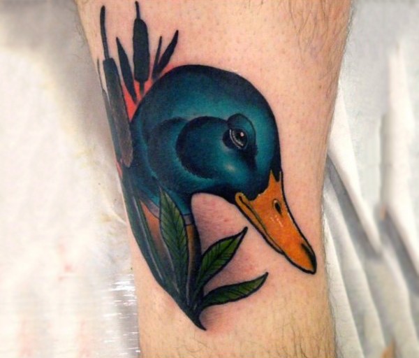 腿部新风格的彩色鸭头纹身图案