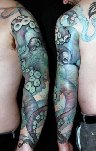 花臂彩色令人毛骨悚然的章鱼纹身图案