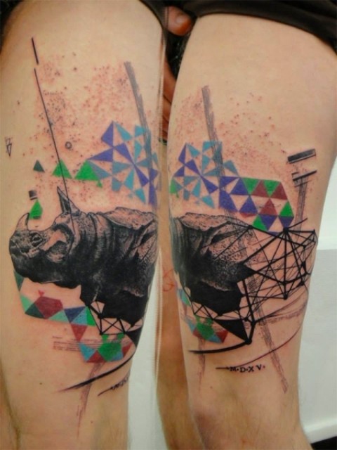 腿部彩色几何样式的犀牛纹身图案