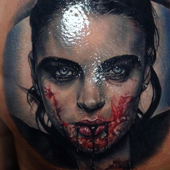 肩部现实血腥的女吸血鬼纹身图案