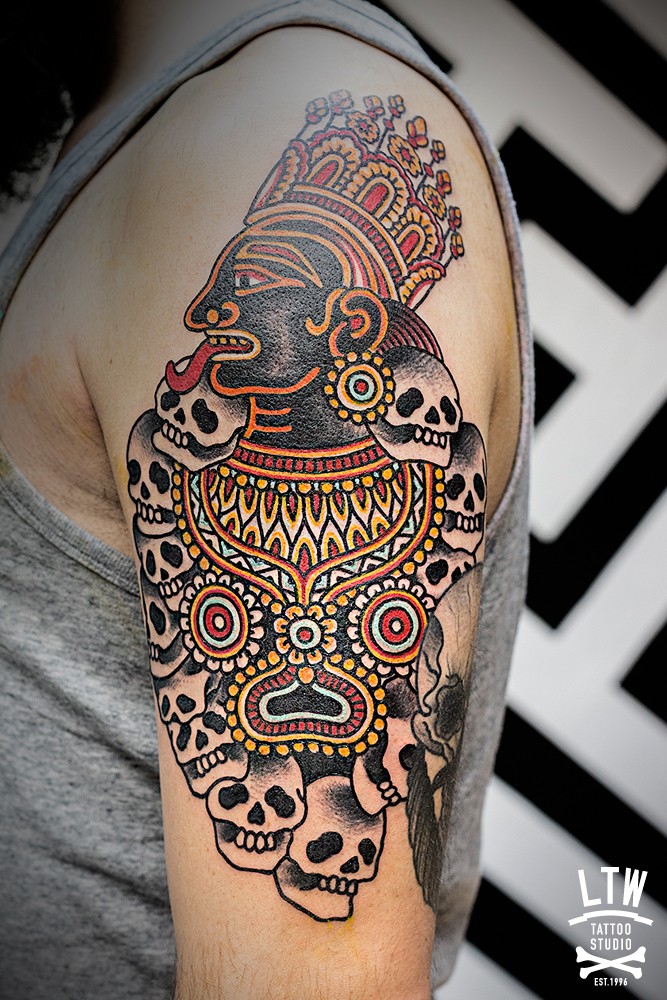 肩部彩色印度教神骷髅纹身图案