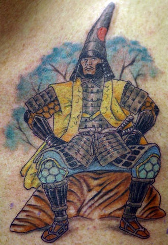肩部彩色日本战士纹身图片