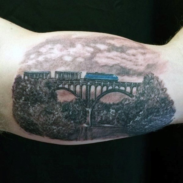 手臂逼真现实的照片大铁路桥纹身图案
