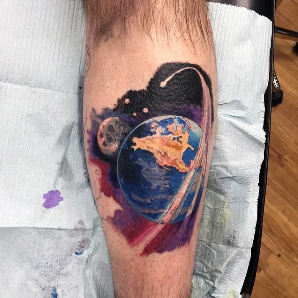 腿部彩色地球行星在太空纹身图片