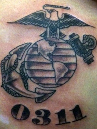 腹部黑棕色美国海军陆战队纹身