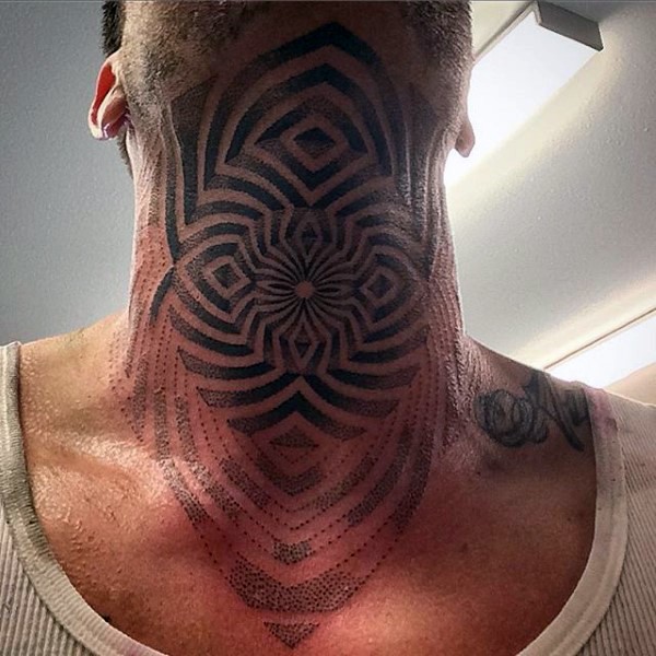 男性脖子黑色催眠图腾纹身图案