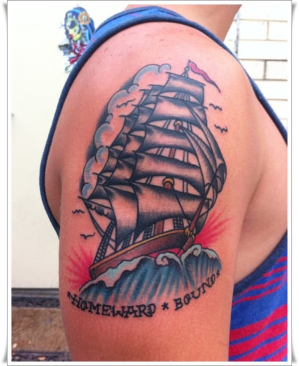 肩部彩色帆船纹身图片