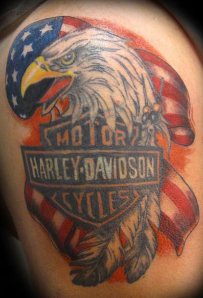 肩部彩色爱国者哈雷戴维森的纹身图片