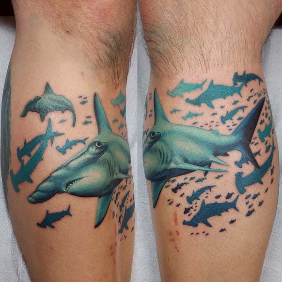 腿部彩色逼真锤头鲨鱼纹身图片