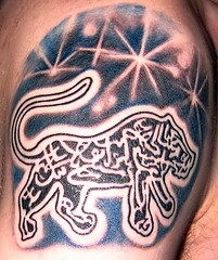 肩部星空狮子图腾纹身图案