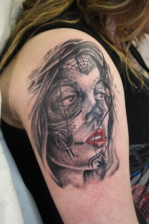 肩部墨西哥式彩色蒙面女人纹身