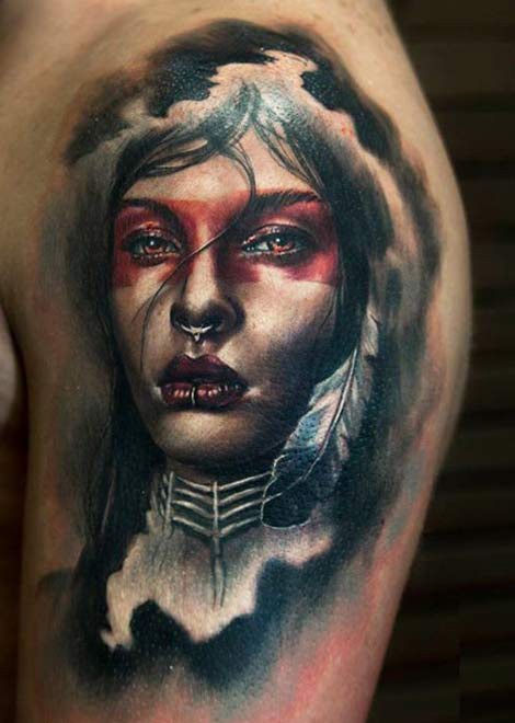 肩部现实主义风格的彩色印度女人纹身