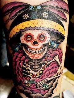 手臂彩色墨西哥骷髅纹身图片
