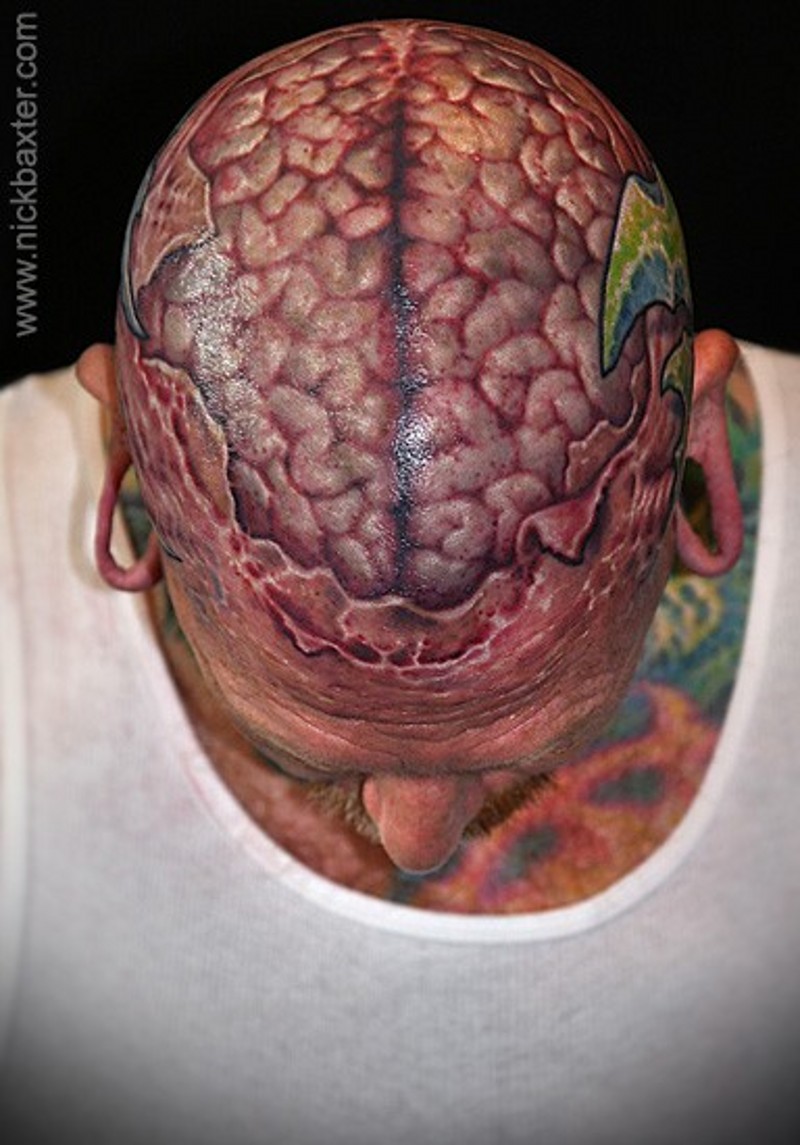 男性头部彩色人脑撕裂纹身图案