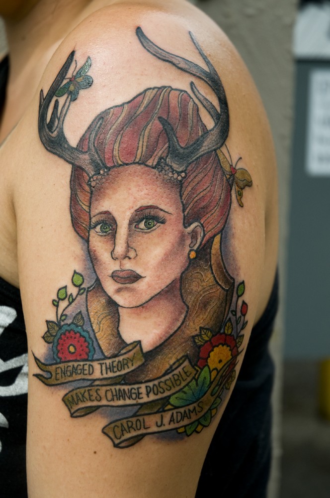 肩部复古风格的彩色图女人纹身