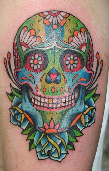手臂彩色墨西哥糖骷髅纹身图片
