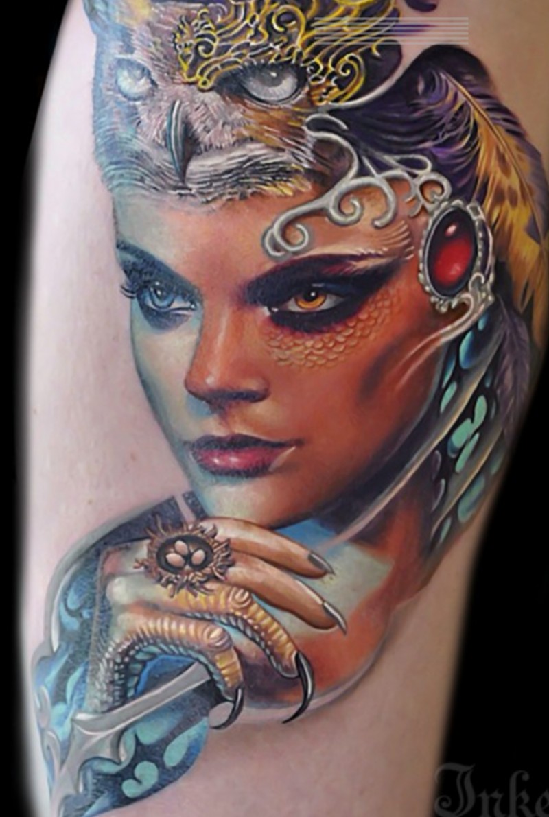 肩部现代传统风格的彩色女人纹身图片