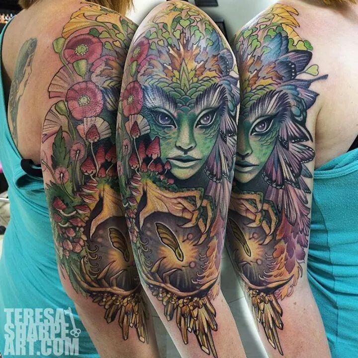 令人难以置信的肩部彩色女人纹身图案