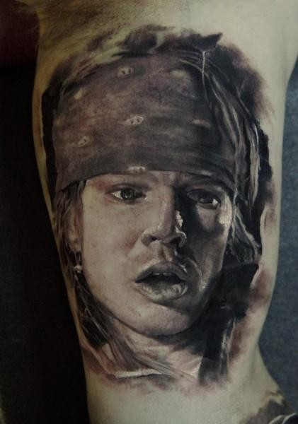 手臂棕色著名歌手肖像纹身图案