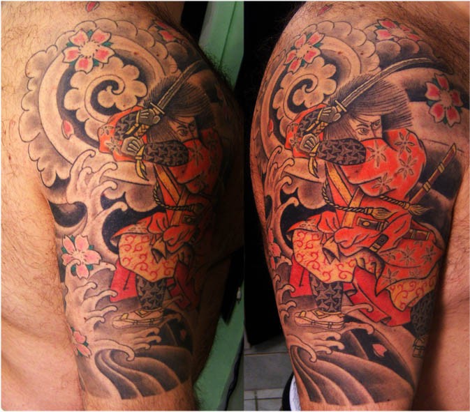彩色日本武士肩部纹身图案