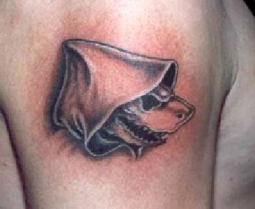 肩部简约鲨鱼在软篷纹身图案