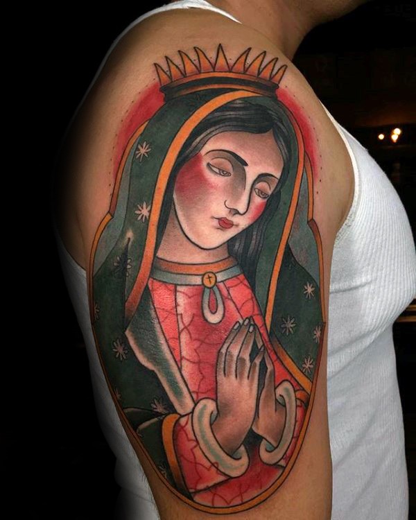 肩部彩色祈祷的女人宗教纹身图案
