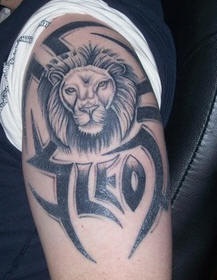 肩部黑色雷欧狮子部落纹身图片