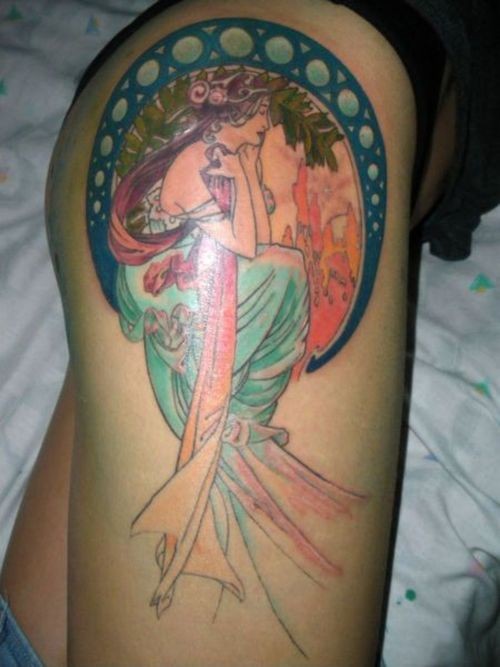 腿部彩色卡通女性肖像纹身图片
