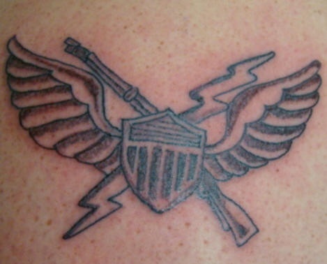 肩部棕色简单美国军事标志纹身