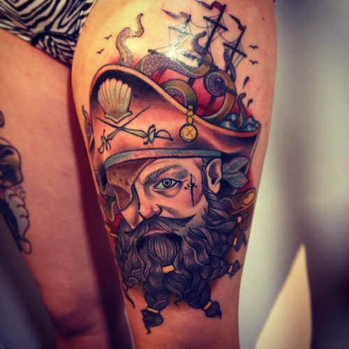 腿部老式彩色海盗与船纹身图案
