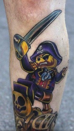 腿部彩色卡通小海盗纹身图片