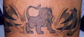 手臂灰色部落狮子纹身图片