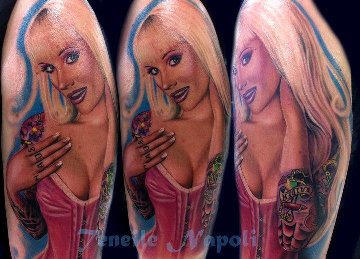 现实主义风格的彩色诱惑的女人纹身图案