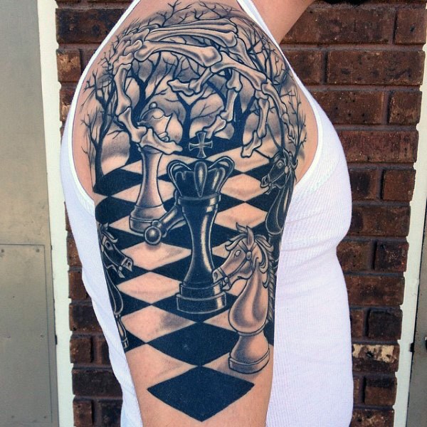 男性肩部森林版棋盘式纹身图案