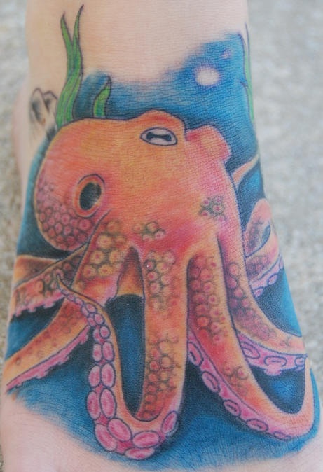 脚部彩色水中章鱼纹身图案