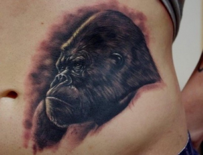 腰部严峻的黑色墨水大猩猩纹身图案