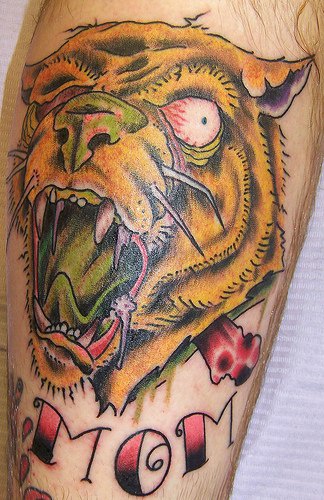 腿部彩色非洲狮子头纹身图片