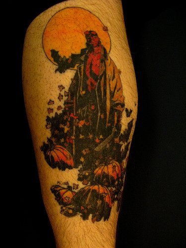手臂彩色地狱男爵纹身图案