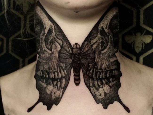 脖子黑色巨大的蛾子纹身图案