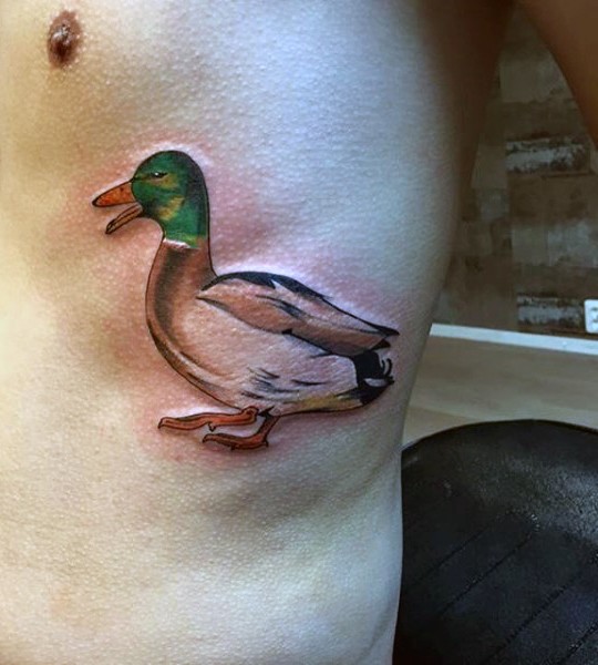 腰侧彩色动物鸭子纹身图案