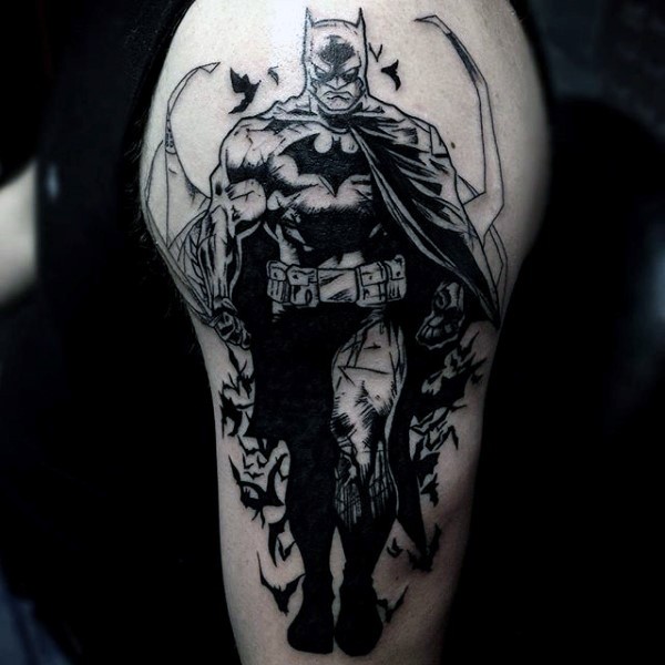 肩部黑色蝙蝠侠与蝙蝠纹身图片