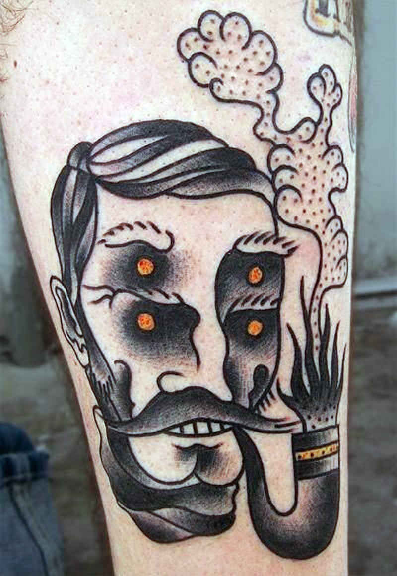 腿部黑色吸烟自制男子纹身图案