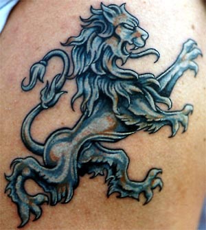 腿部彩色old school狮子纹身图案