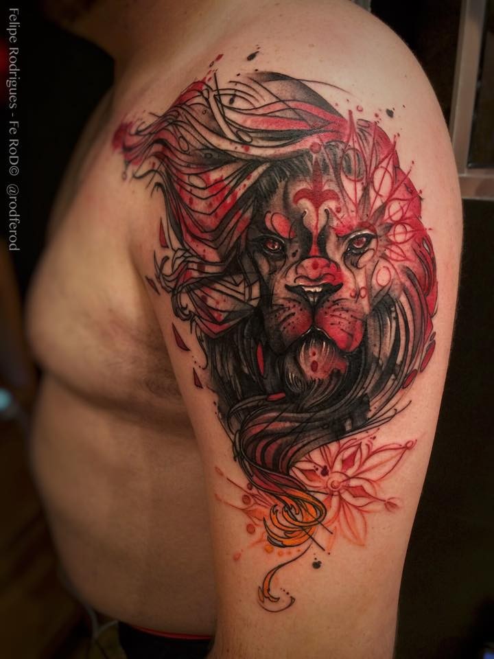 肩部彩色狮子头与饰品纹身图片