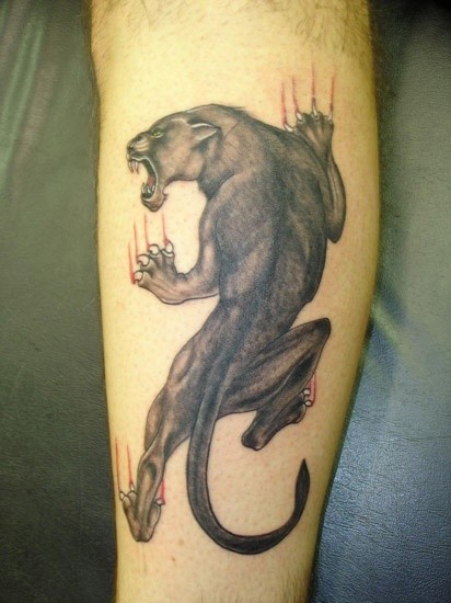 男性腿部灰色豹子纹身图片