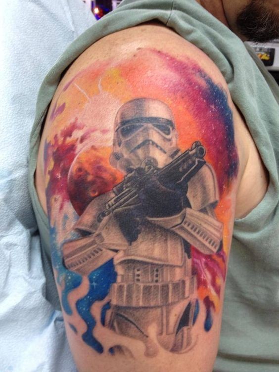 肩部彩色星球大战冲锋战士纹身图案