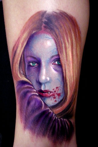 腿部彩色女吸血鬼肖像纹身图案