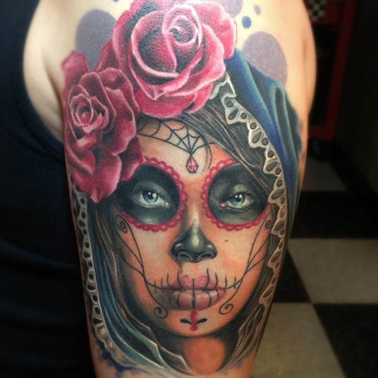 肩部墨西哥传统风格的彩色妇女肖像纹身