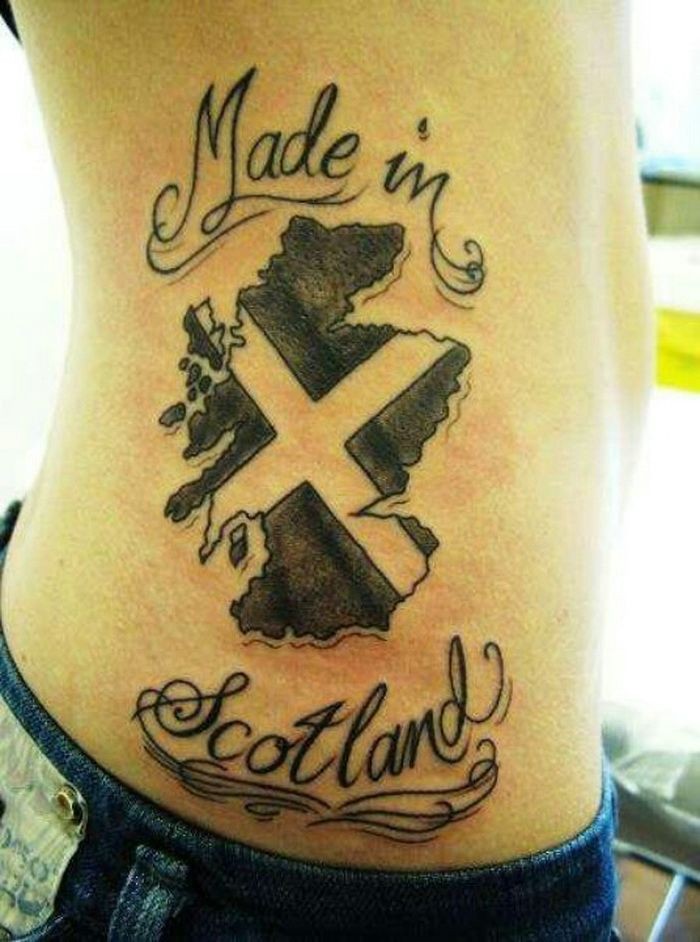 腰侧黑色苏格兰字母纹身图案