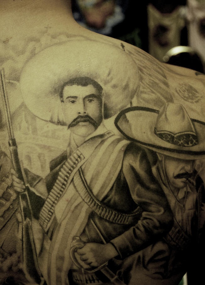 肩部逼真墨西哥黑帮纹身图案